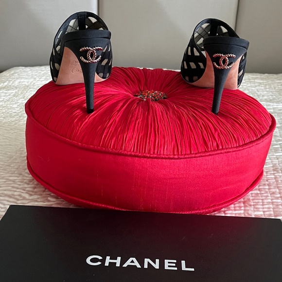 Authentic Chanel heels - Picture 7 of 15